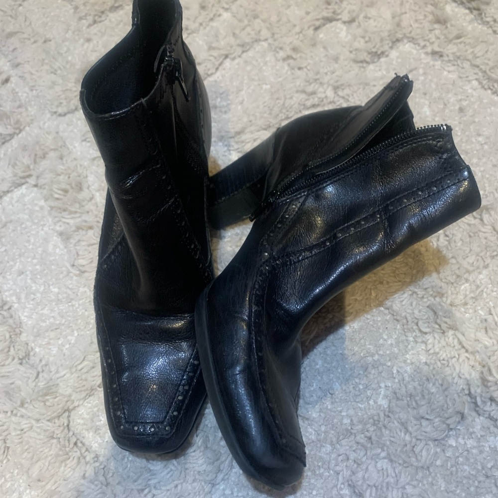 Boots - Picture 4 of 7